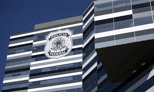 A Polícia Federal investiga o vazamento de dados da Receita Federal envolvendo ministros do STF.
