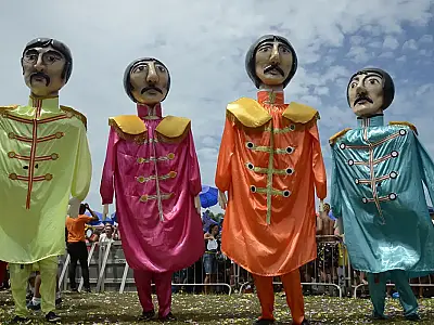 Descubra a programação dos 46 blocos de rua no Rio nesta segunda-feira de Carnaval 2026.