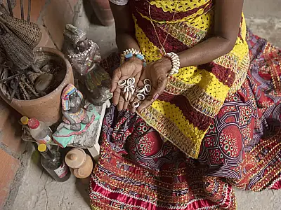 Descubra a cartilha prevenção do câncer em mulheres negras do Inca, que integra saberes de terreiros e ciência para combater mama, colo de útero e intestino.