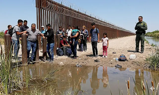 Em 2025, as mortes em rotas migratórias chegaram a 7.667, segundo a OIM.