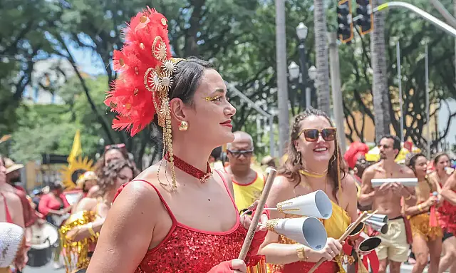 A campanha “Se liga ou eu ligo 180” mobiliza 18 estados contra assédio sexual no Carnaval 2026