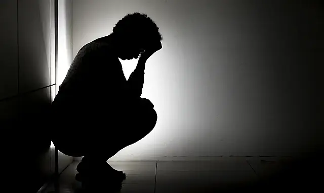 Capacitação de enfermeiros em saúde mental no SUS divide opiniões, revela resultados iniciais positivos e reacende debate sobre limites profissionais e estrutura da rede.