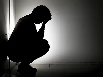 Capacitação de enfermeiros em saúde mental no SUS divide opiniões, revela resultados iniciais positivos e reacende debate sobre limites profissionais e estrutura da rede.