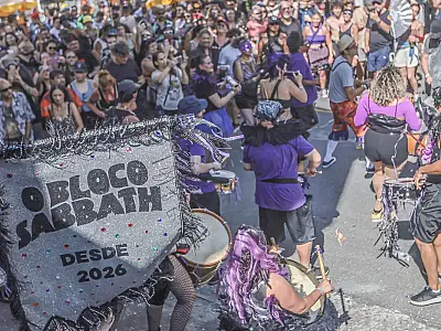 Descubra o Bloco Sabbath, que transforma clássicos do Black Sabbath em batidas carnavalescas brasileiras.