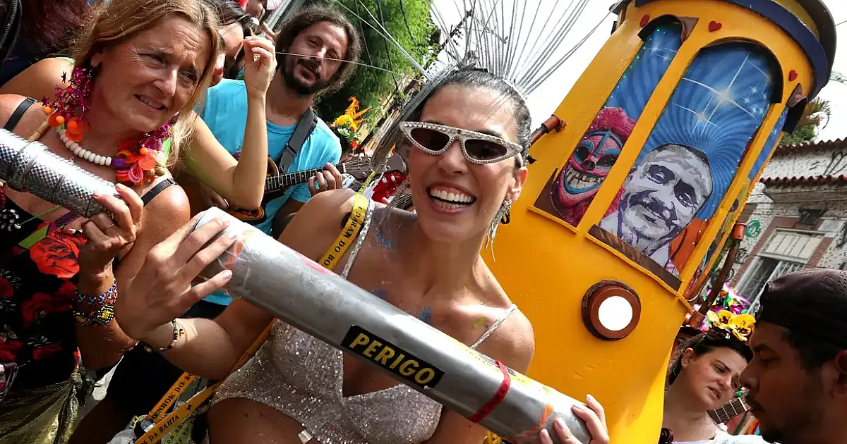 Bloco Céu na Terra celebra 25 anos de carnaval nas ladeiras de Santa Teresa com homenagem a Jorge Ben Jor