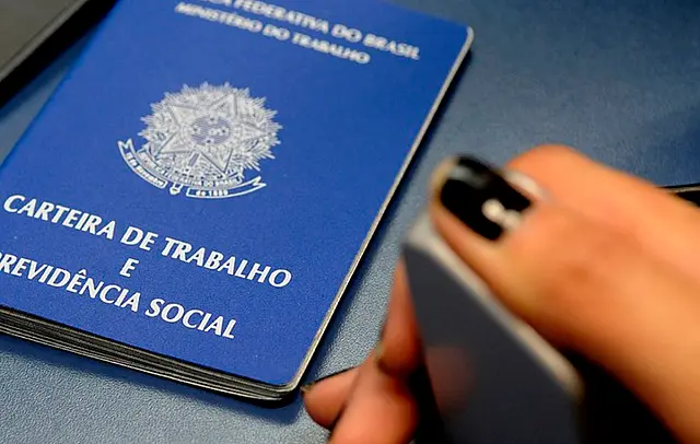 O adiamento da Portaria 3.665/2023 mantém temporariamente as regras atuais para trabalho em feriados no comércio e amplia negociações por 90 dias.