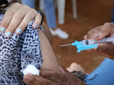 Cobertura vacinal contra HPV alcança 95,81% em 2025, indica avanço na proteção de adolescentes e reforça prevenção de cânceres associados ao vírus.