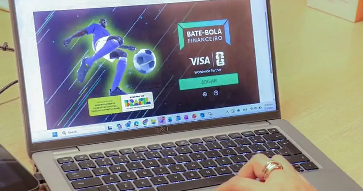 Ferramenta Bate-Bola Financeiro usa linguagem do futebol para ensinar educação financeira a famílias do CadÚnico