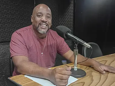 O samba-enredo funcionou como grito de resistência durante a ditadura, segundo sociólogo Rodrigo Reduzino, em pesquisa que inspirou documentário.