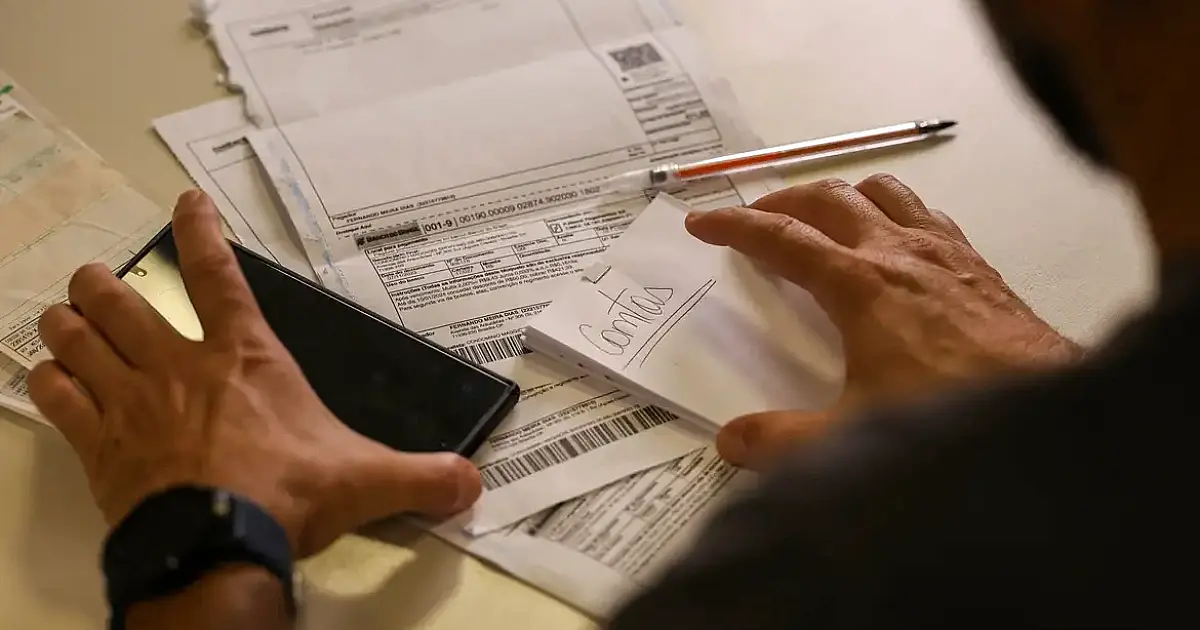 Novo salário mínimo de R$ 1.621 começa a ser pago e muda cálculo do INSS, seguro-desemprego e benefícios sociais em 2026