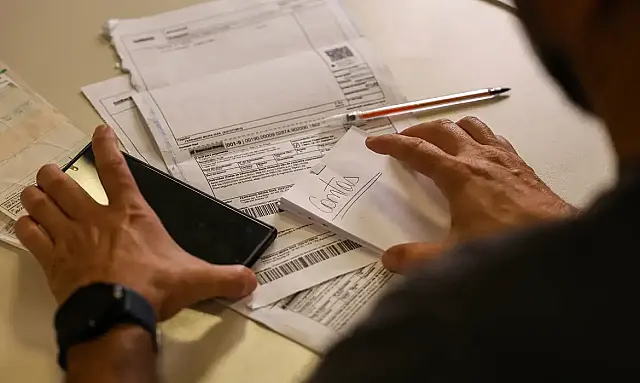 Novo salário mínimo de R$ 1.621 começa a ser pago e muda cálculo do INSS, seguro-desemprego e benefícios sociais em 2026