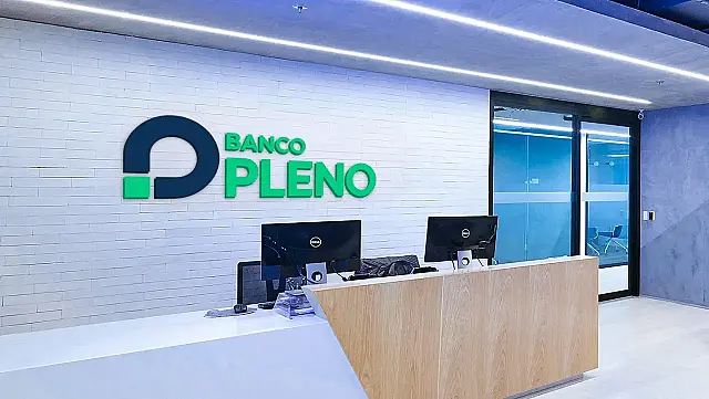 Banco Central anuncia liquidação extrajudicial do Banco Pleno, antigo Voiter, devido a graves problemas econômico-financeiros.