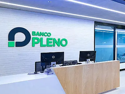 Banco Central anuncia liquidação extrajudicial do Banco Pleno, antigo Voiter, devido a graves problemas econômico-financeiros.