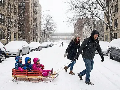 Uma intensa nevasca atinge o nordeste dos EUA, fechando escolas em Nova York e causando cancelamentos de voos.