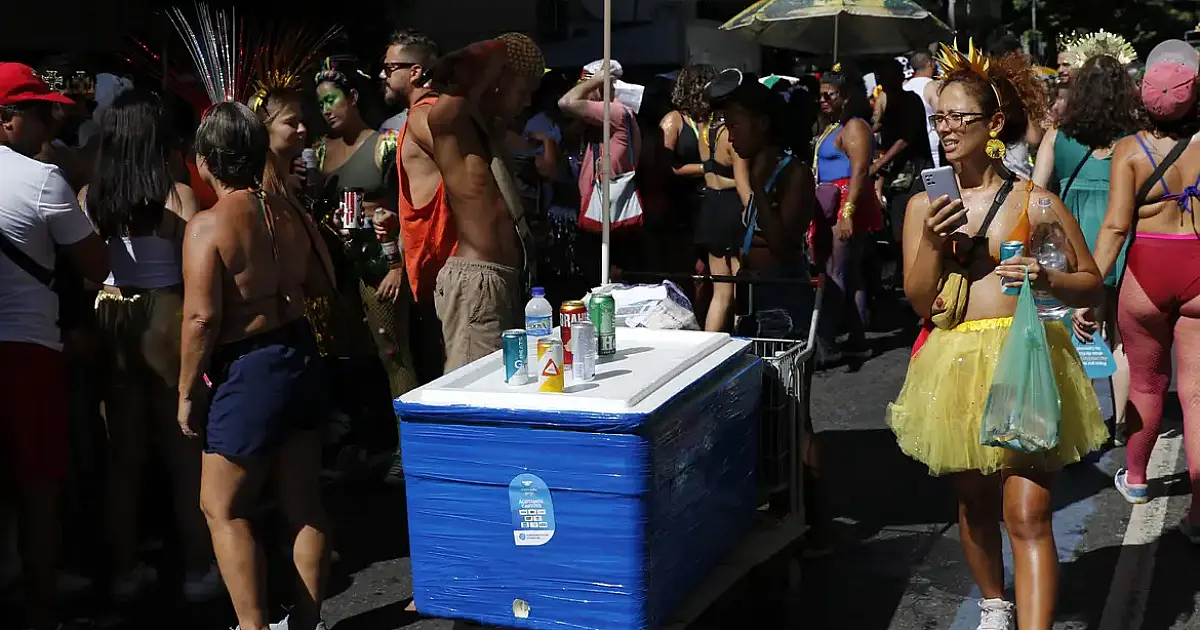 Como se prevenir de golpes financeiros no carnaval 2026 e curtir a folia com segurança