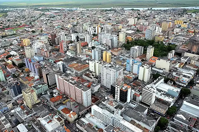 A cidade de Pelotas se destaca como a cidade mais barata do Brasil para comprar imóveis, com baixo custo de vida e qualidade de serviços públicos.