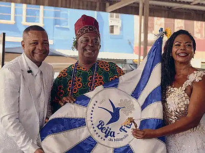 Beija-Flor de Nilópolis apresenta o Bembé do Mercado, enredo que exalta o candomblé de rua em Santo Amaro da Purificação.