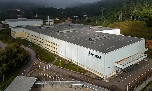 Greve da Avibras chega ao fim após 1.280 dias com acordo para pagar R$ 230 milhões e plano de retomada das operações.