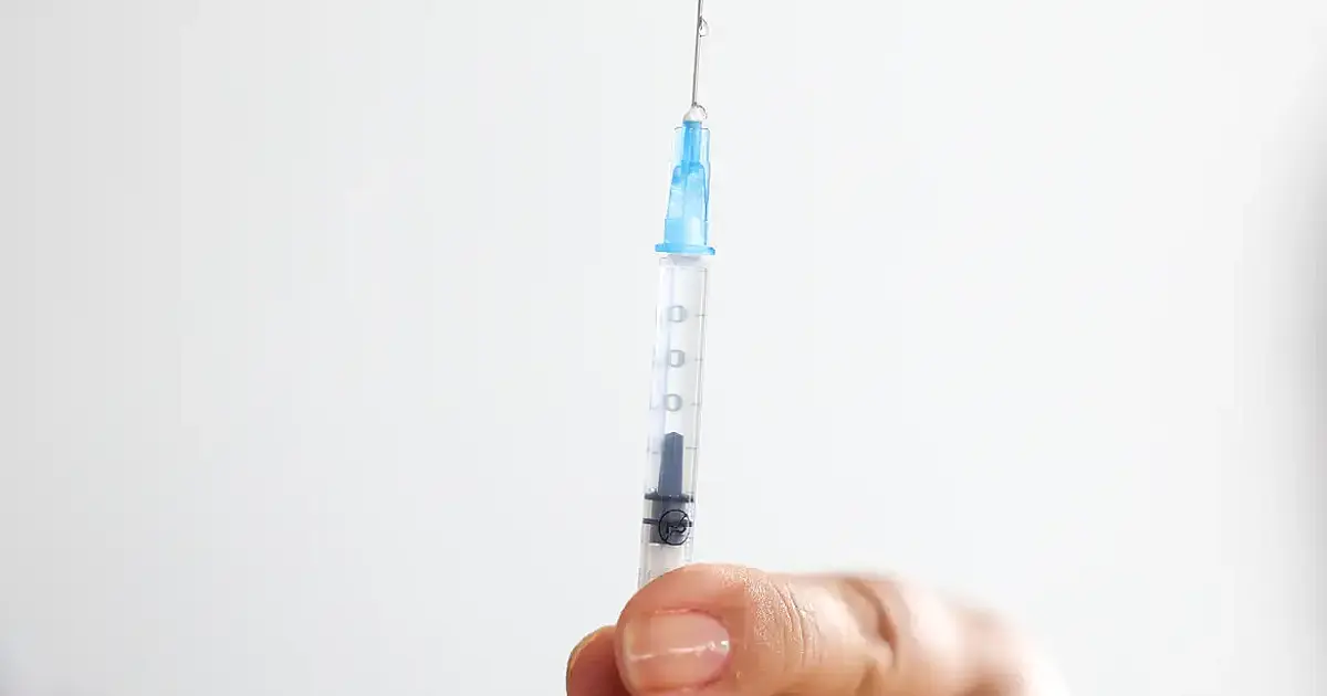 Pesquisa revela que metade dos adolescentes brasileiros segue desprotegida contra HPV e alerta para risco de cânceres