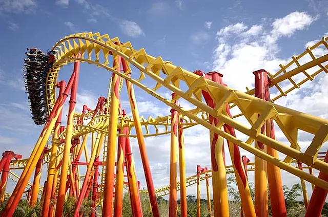 Montanha russa Firewhip, do parque Beto Carrero World.