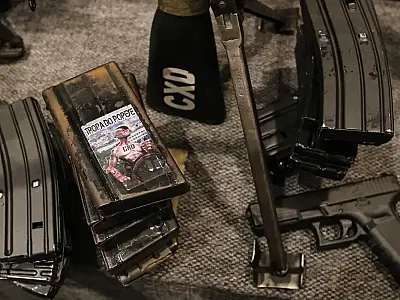 Publicada hoje no Diário Oficial, a Lei 15.358/2026 cria tipos penais específicos contra facções, com penas de até 40 anos, e veta progressão de regime facilitada para líderes do crime organizado.