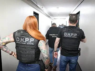 A Polícia Civil de São Paulo prendeu uma mulher de 29 anos suspeita de participar de rede de pedofilia liderada por piloto.