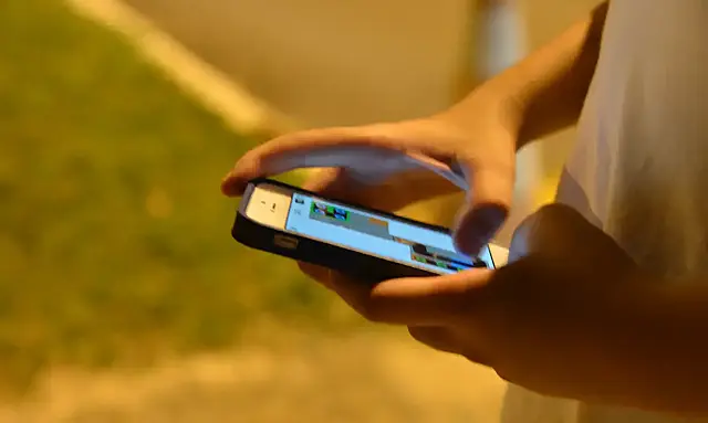 Decreto do ECA Digital proíbe rolagem infinita e autoplay para menores, amplia regras de proteção online e prevê fiscalização da ANPD.