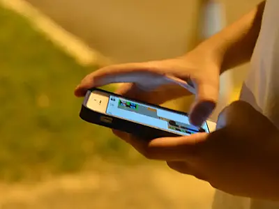 Rolagem infinita e autoplay para menores serão barrados com decreto que regulamenta proteção digital no Brasil