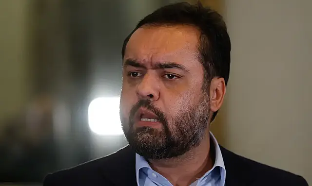Cláudio Castro anuncia renúncia ao governo do Rio nesta segunda (23), um dia antes de julgamento no TSE que pode cassá-lo.