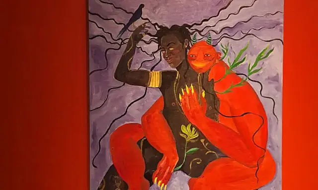 Descubra a exposição Fabulações transviadas de Caru Brandi, primeira individual de artista trans na Sala do Artista Popular do Rio de Janeiro.