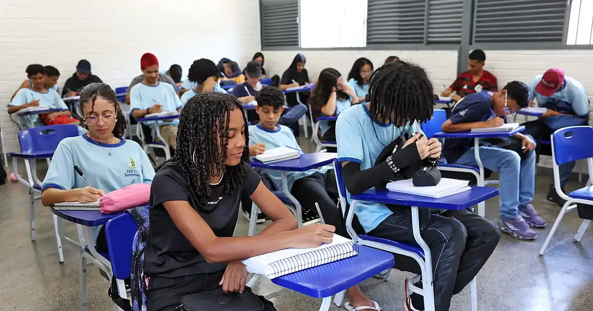Pagamento da 1ª parcela do Pé-de-Meia inicia nesta segunda-feira para milhões de estudantes