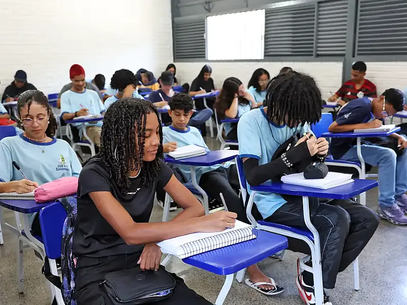 Pagamento da 1ª parcela do Pé-de-Meia inicia nesta segunda-feira para milhões de estudantes