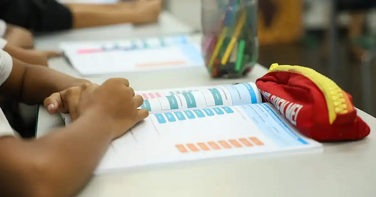 66% das crianças brasileiras alfabetizadas na idade certa em 2025: marco histórico e desafios para o futuro