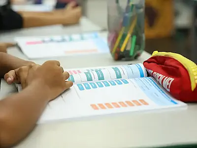 Em 2025, Brasil atinge 66% de crianças alfabetizadas até o 2º ano do fundamental, superando meta de 64%.