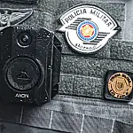 MPRJ cobra uso correto de câmeras corporais por policiais do Rio após falhas em operações e morte de médica