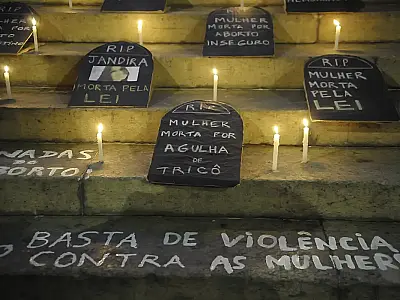 No Dia Internacional da Mulher 2026, milhares protestam em capitais e interior contra violência de gênero e escala 6x1, pressionando Congresso por mudanças urgentes em direitos laborais e segurança feminina.