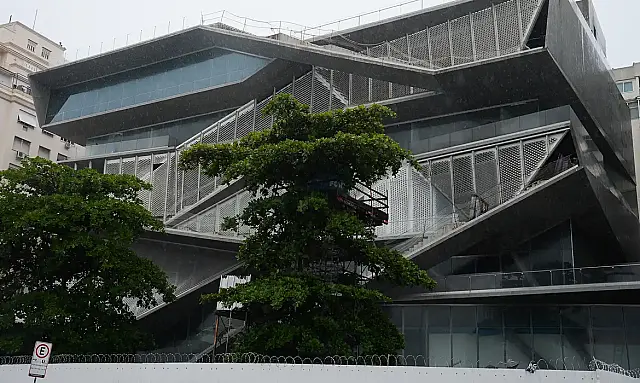 O governo do Rio adia a abertura parcial do MIS em Copacabana, prevista para 26 de março.