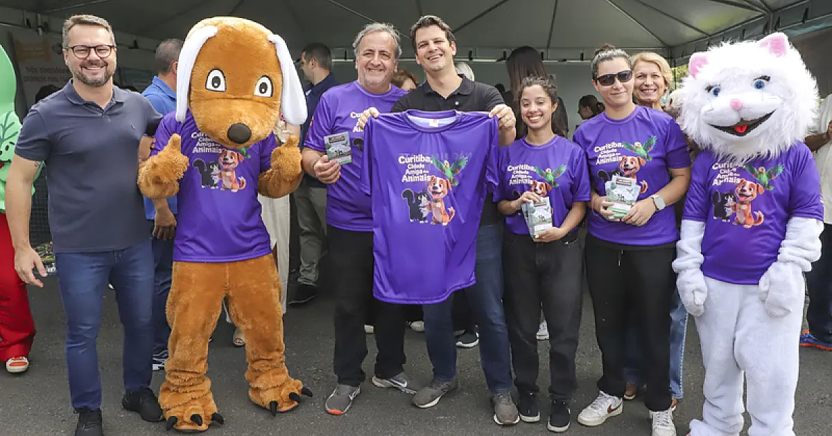 Lei Lili passa a exigir coleira e guia para cães de qualquer porte em ruas, parques e praças