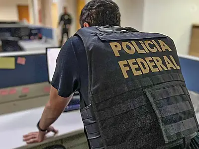 Polícia Federal intensifica combate a organização especializada em lavagem de capitais via empresas, criptoativos e transferências..