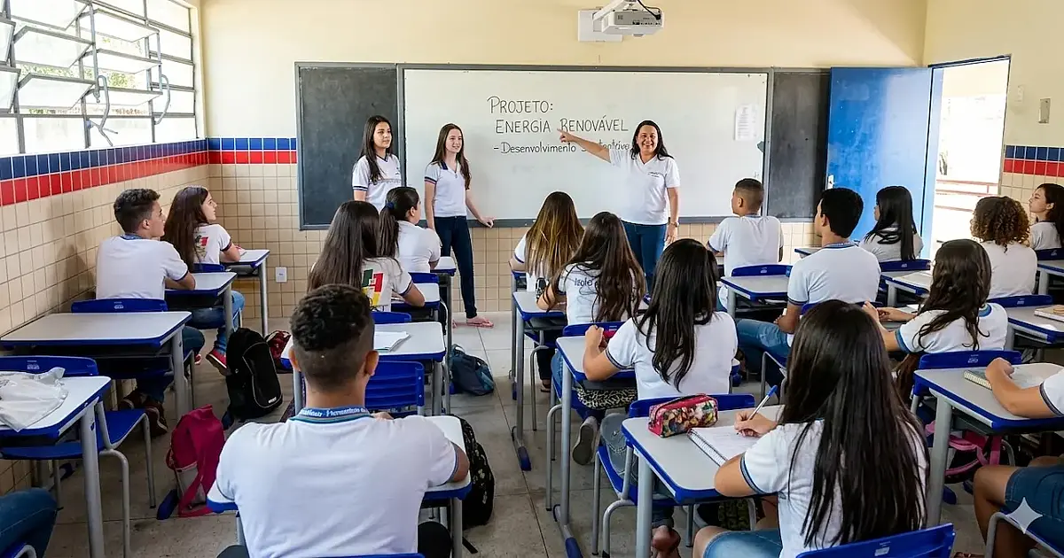 MEC libera voucher de R$ 3 mil para 100 mil professores comprarem computadores e tablets; saiba como solicitar