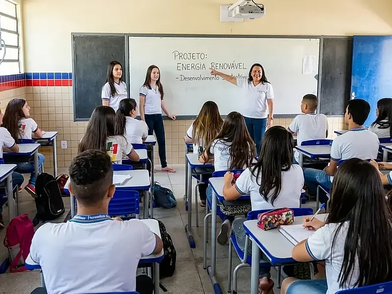 MEC libera voucher de R$ 3 mil para 100 mil professores comprarem computadores e tablets; saiba como solicitar