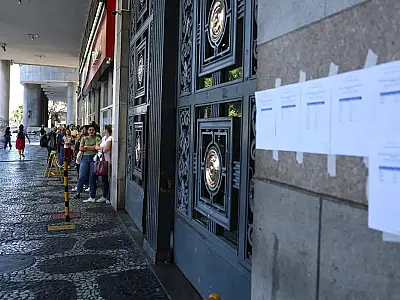 Governo federal prorroga por 12 meses a validade da primeira edição do Concurso Público Nacional Unificado (CNU), permitindo convocações até 2027 em vagas de níveis médio e superior.