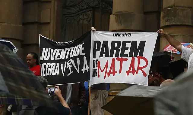 Organizações cobram medidas urgentes em São Paulo após aumento de 11% nas mortes de jovens pela polícia e falhas na proteção à infância.