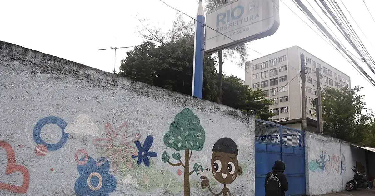 Violência armada interrompe transporte público e cerca de 190 mil estudantes têm acesso à educação comprometido no Rio