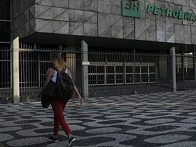 A Petrobras garante que pode reduzir os efeitos da alta do petróleo causada pela guerra no Irã, graças a ajustes na política de preços que consideram refino e logística locais.