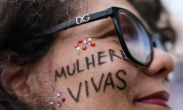 Senado cria a Comenda Laço Branco para premiar homens e instituições que atuam pelo fim da violência contra a mulher.