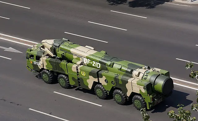 China implanta o míssil balístico DF-21D, projetado para destruir porta-aviões em movimento a até 1.500 km.