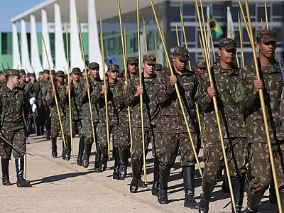 O Ministério da Defesa publicou portaria que determina reserva de vagas para negros, indígenas e quilombolas nos concursos das escolas de formação militar.