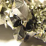 Brasil busca parceria com Europa para explorar minerais críticos e terras raras com tecnologia avançada