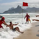 CBMERJ salva mais de 8 mil banhistas no mar do Rio nos primeiros meses de 2026